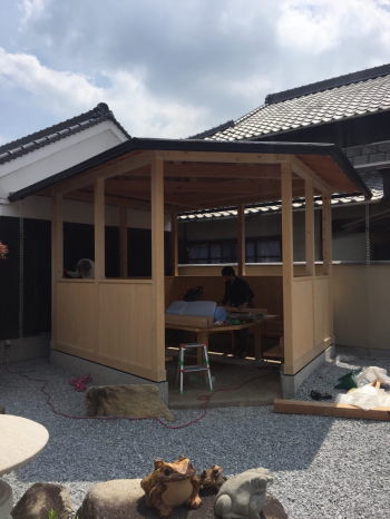 東屋（あずまや）