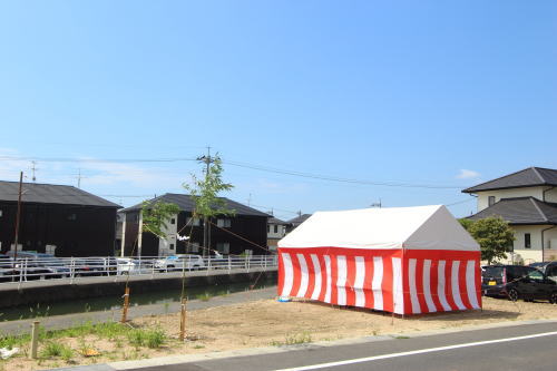 岡山市中区海吉に建築がスタートした三角形の理容室STAYの地鎮祭風景