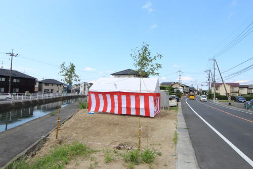 岡山市中区海吉に建築がスタートした三角形の理容室STAYの地鎮祭風景