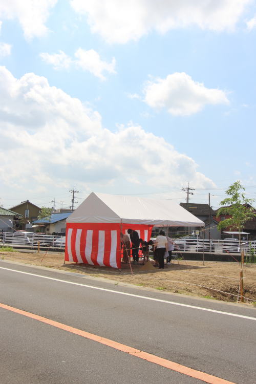 岡山市中区海吉に建築がスタートした三角形の理容室STAYの地鎮祭風景