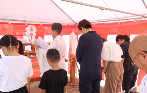 岡山市中区海吉に建築がスタートした三角形の理容室STAYの地鎮祭風景