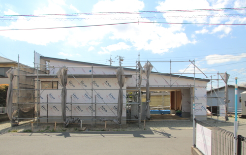 片流れ屋根の平屋外観