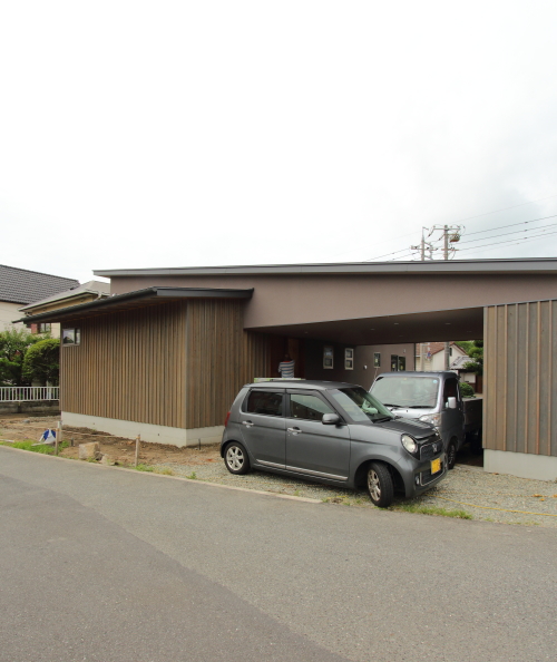 ライトグレーな外観公開と仕上げ工事