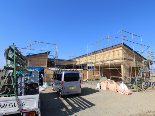 木工事と２つのガレージ