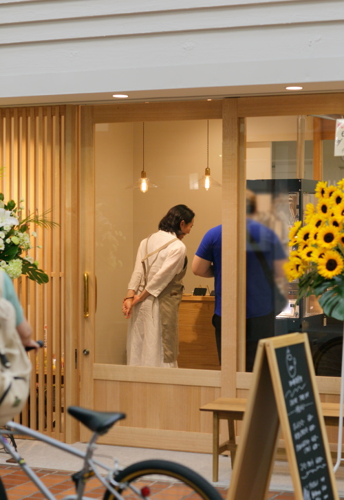 岡山市北区表町にて店舗の改装工事が完成した珈琲焙煎所、