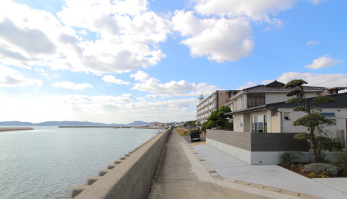 倉敷市に完成した海を眺める平屋、東側の住宅外観
