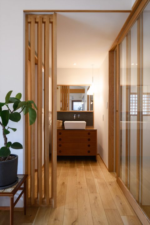 岡山市南区に完成した北欧注文住宅、北欧アンティーク家具で製作したオリジナルの洗面化粧台