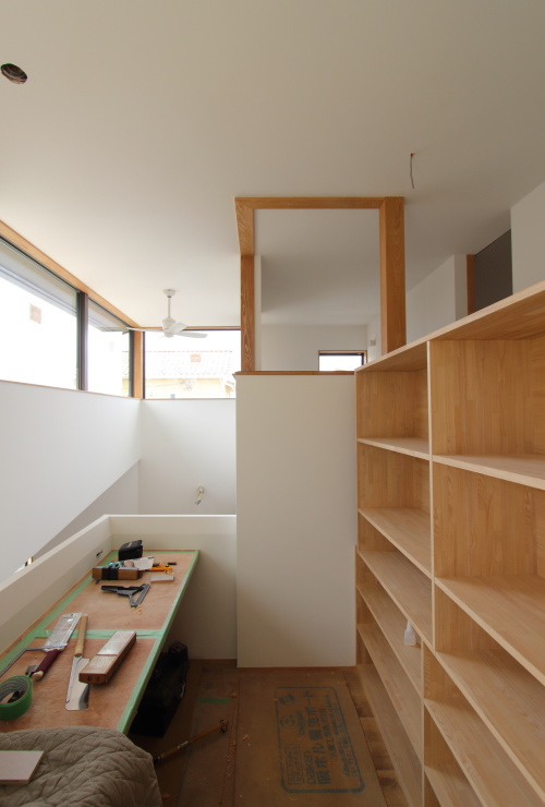 岡山市東区瀬戸町に建築中の注文住宅、スキップフロアにあるスタディスペース