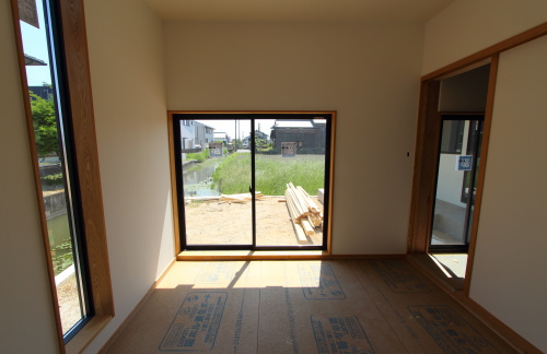 早島町にて建築中の注文住宅、庭を眺められる和室
